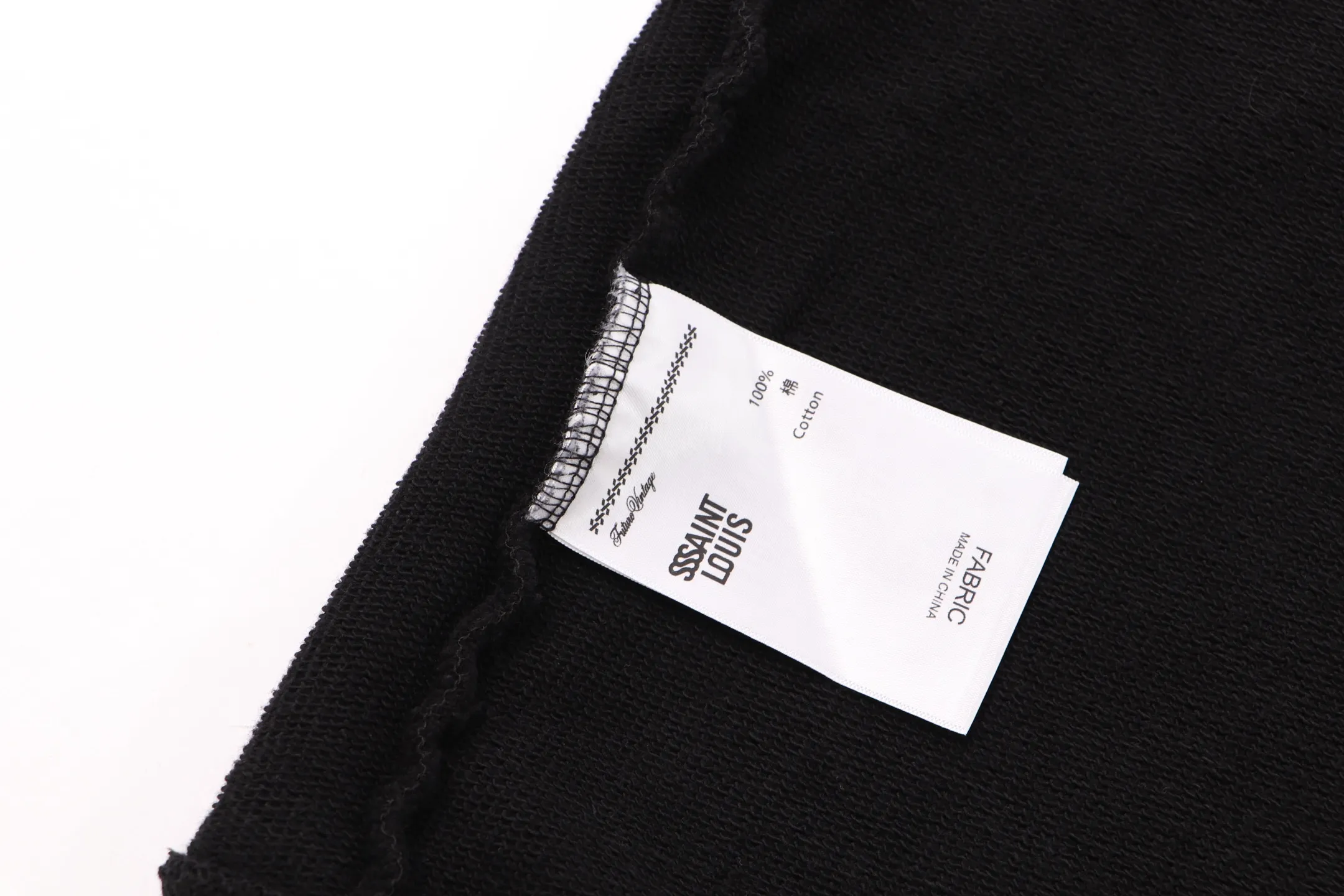 Style No. S211 P260💰 (450g version) SSSAINT LOUIS P260💰 SSSAINT LOUIS basic classic round neck sweatshirt. It is made of 450g dense cotton fabric with good texture. (Washed version) The version is loose and suitable for men and women. Size: S-XL